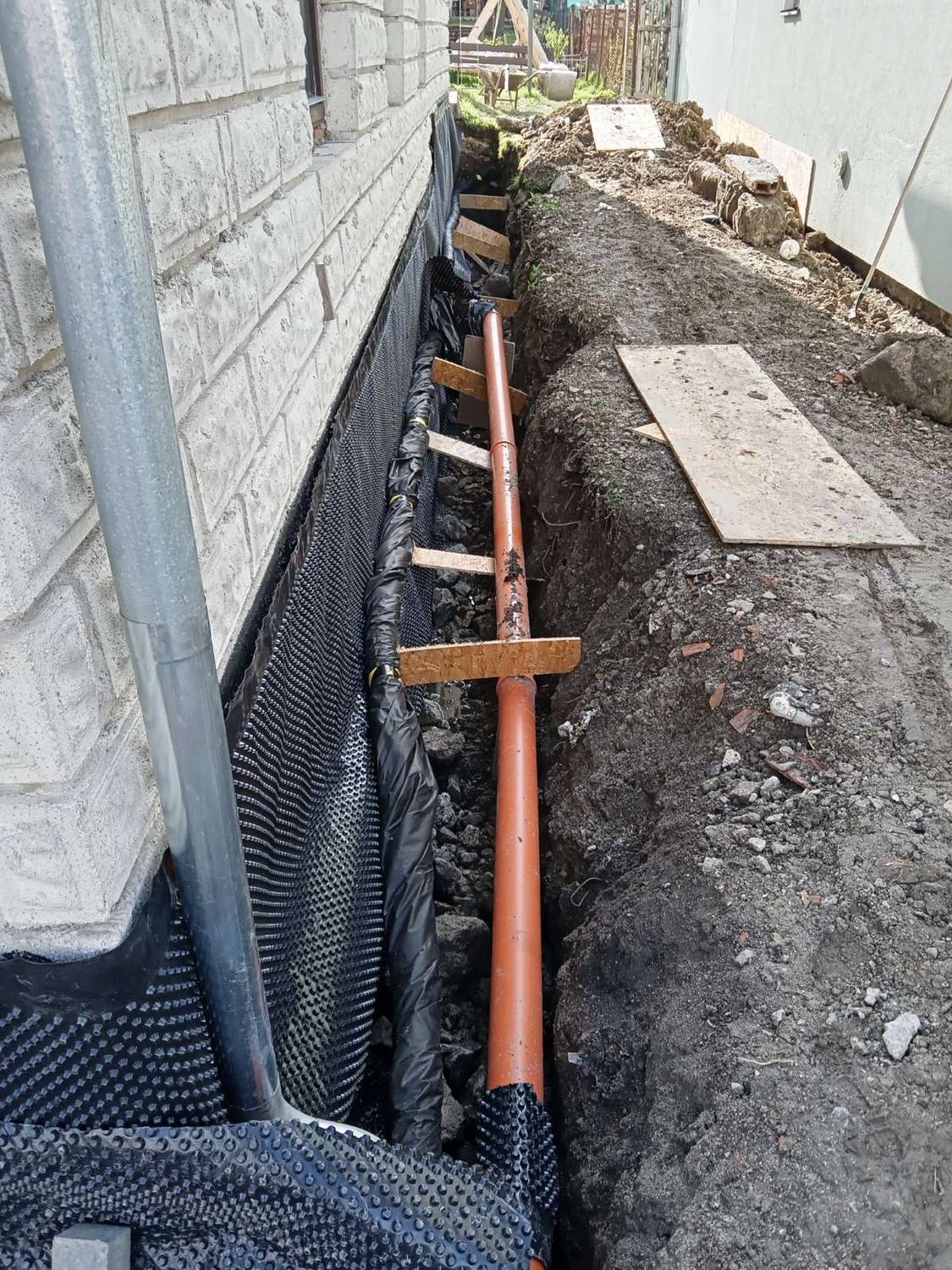Hydroizolácia a drenáž základovej steny rodinného domu